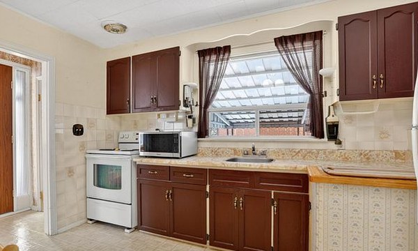 Kitchen before renovation