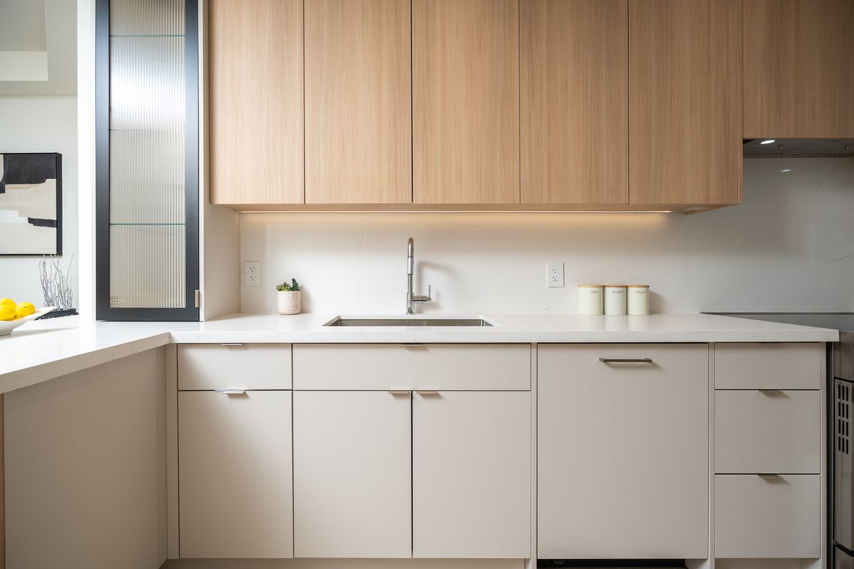 356 Woodfield Rd., kitchen with quartz backsplash